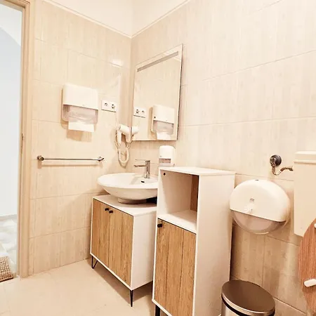 Rooms4you 1 In Historic Center Of Pensjonat Braga